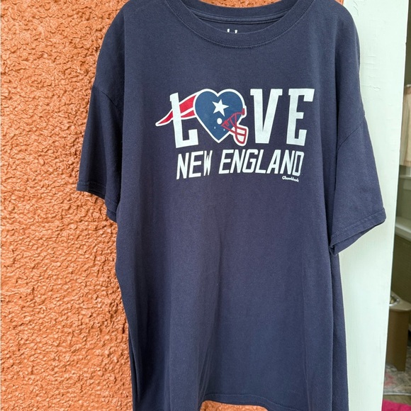 CHOWDAHEADZ MENS NEW ENGLAND PATRIOTS FOOTBALL TEE SIZE LARGE NAVY BLUE - Picture 1 of 2
